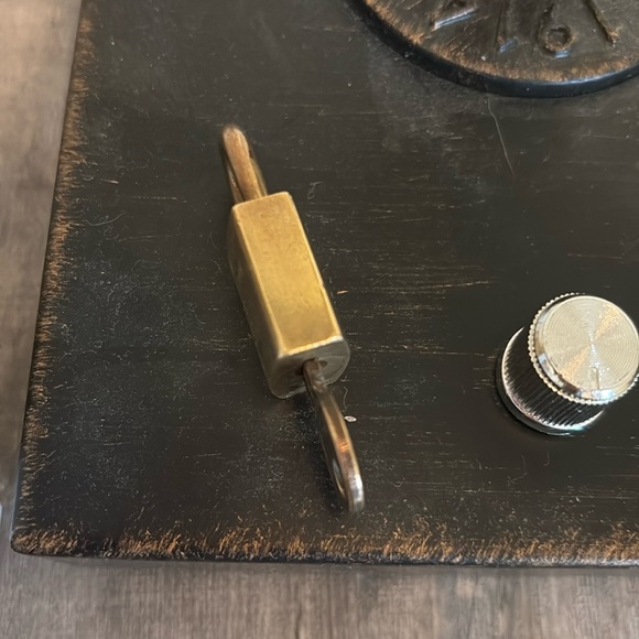 Louis Vuitton # 223 Lock and Key - Picture 4 of 8